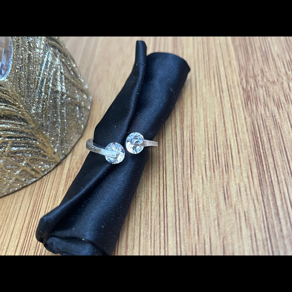 New Fine Fashion Cubic Zirconia Silver Bypass Ring